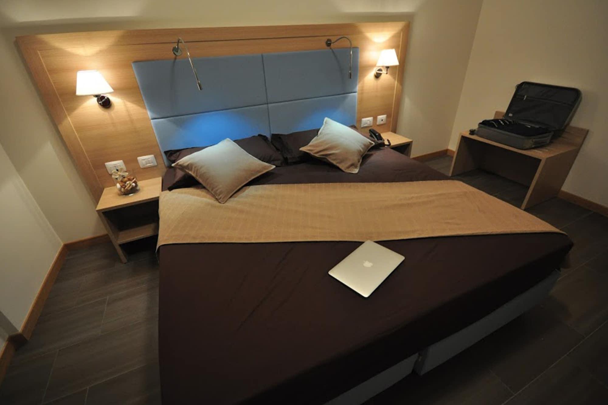 Hotel 325 Tor Vergata Рим Екстериор снимка