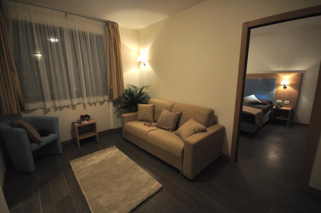 Hotel 325 Tor Vergata Рим Екстериор снимка