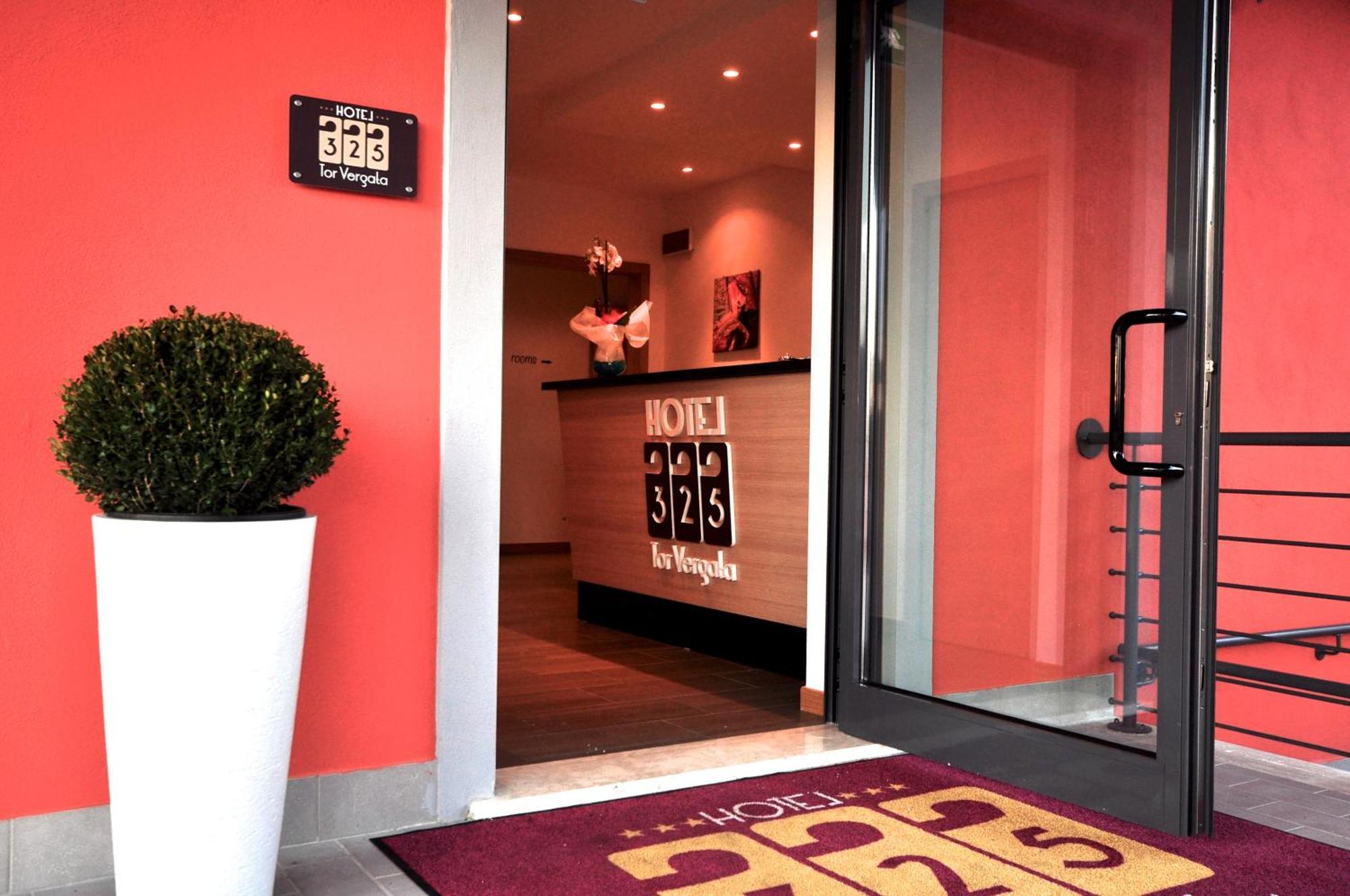 Hotel 325 Tor Vergata Рим Екстериор снимка