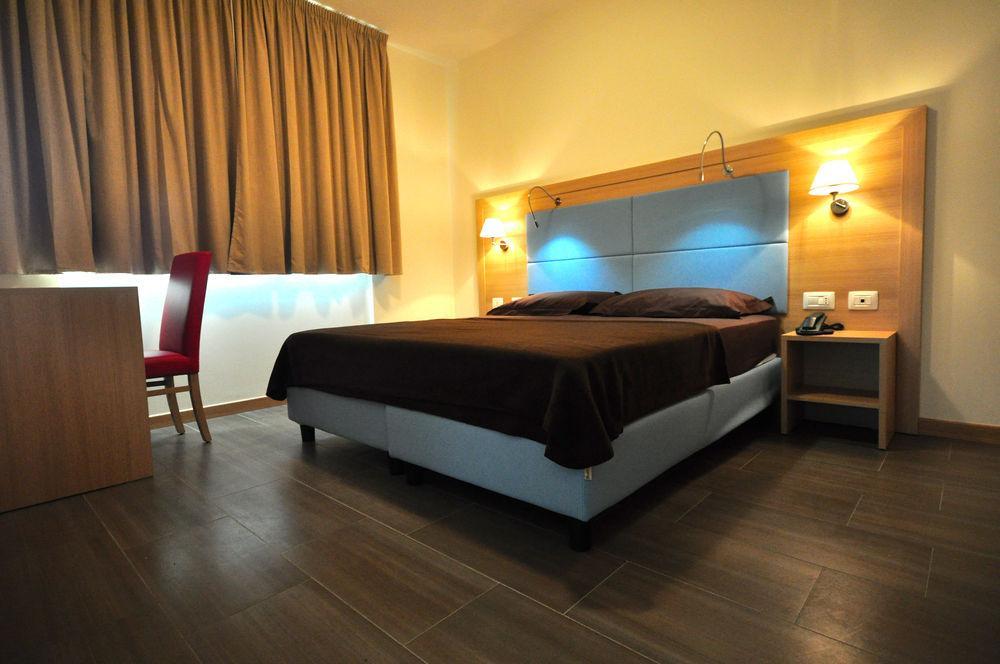 Hotel 325 Tor Vergata Рим Екстериор снимка